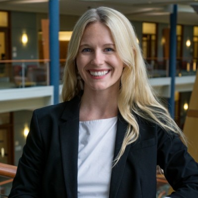 Stephanie Burns_Headshot