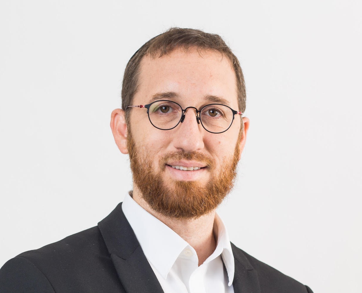 Read more about the article Yitzik Crombie